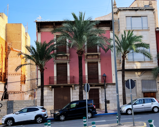 Image No.1-9 Bed Townhouse for sale