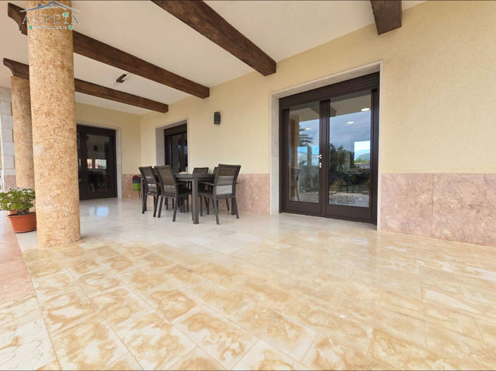 Image No.2-5 Bed Villa for sale