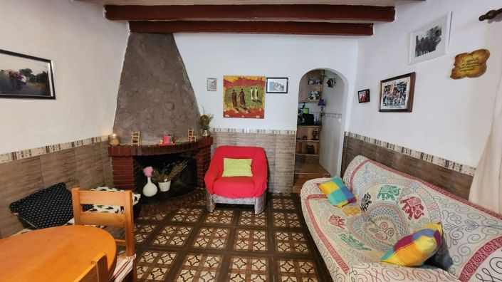 Image No.1-8 Bed Townhouse for sale