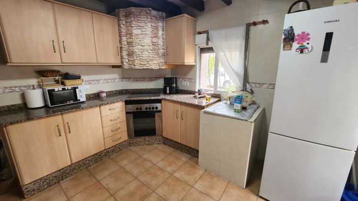 Image No.2-8 Bed Townhouse for sale