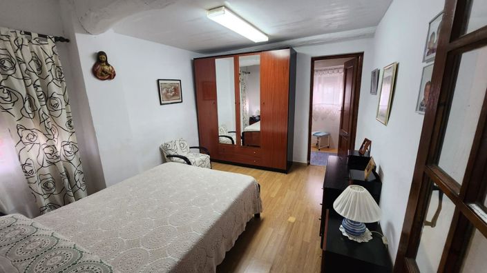 Image No.6-8 Bed Townhouse for sale