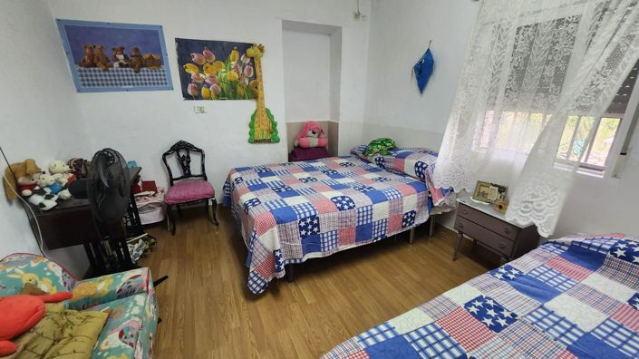 Image No.9-8 Bed Townhouse for sale