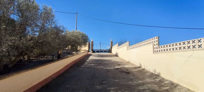 Image No.42-3 Bed Country House for sale