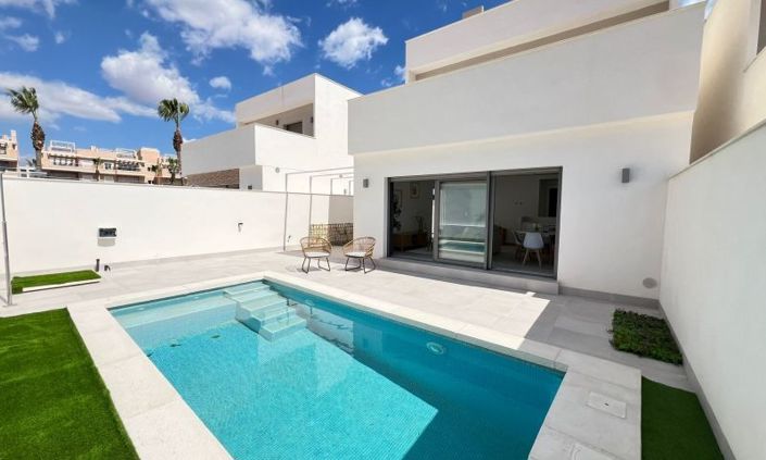 Image No.1-3 Bed House for sale
