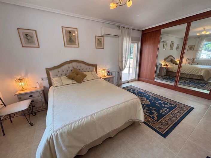 Image No.44-5 Bed Country House for sale