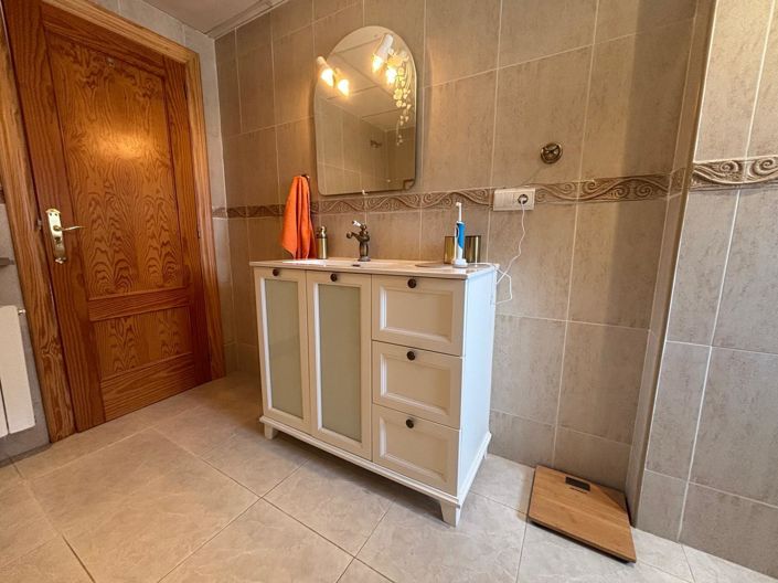 Image No.46-5 Bed Country House for sale