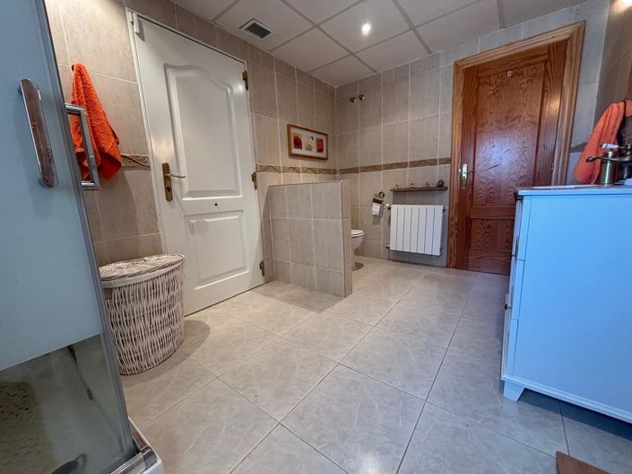 Image No.48-5 Bed Country House for sale