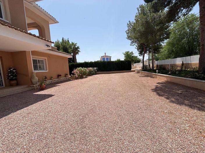 Image No.6-5 Bed Country House for sale