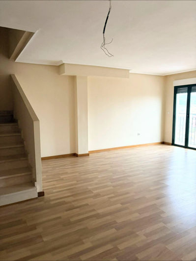 Image No.1-3 Bed Townhouse for sale