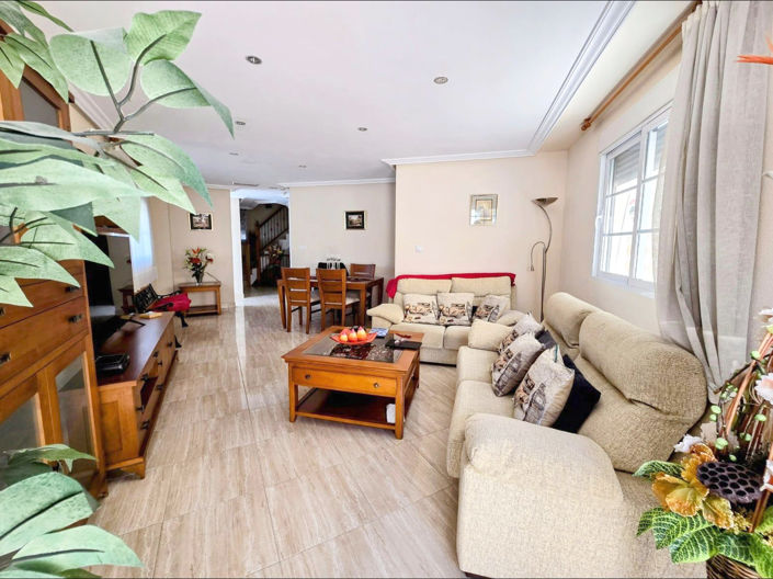 Image No.1-4 Bed Townhouse for sale