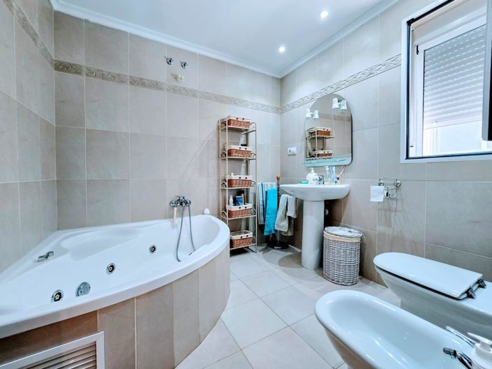 Image No.14-4 Bed Townhouse for sale