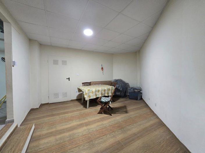 Image No.15-4 Bed Townhouse for sale