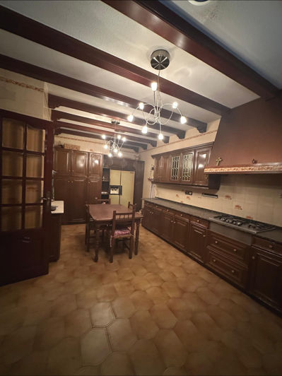 Image No.11-6 Bed Townhouse for sale