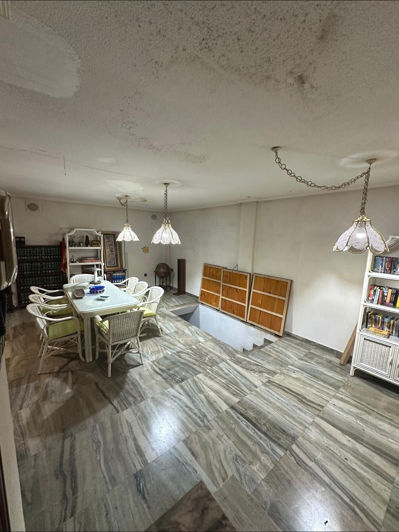 Image No.12-6 Bed Townhouse for sale