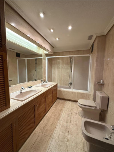 Image No.15-6 Bed Townhouse for sale