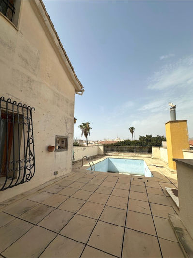 Image No.16-6 Bed Townhouse for sale