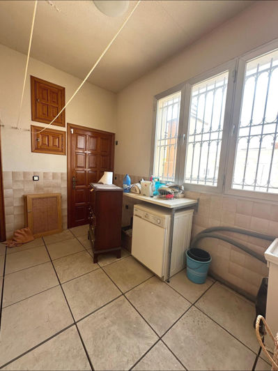 Image No.17-6 Bed Townhouse for sale