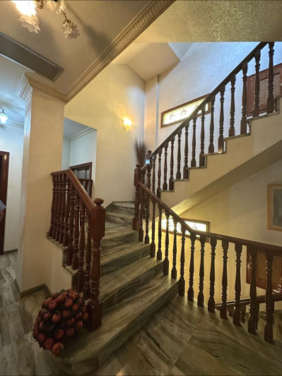 Image No.2-6 Bed Townhouse for sale