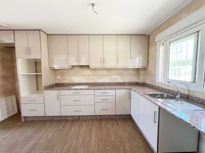 Image No.14-3 Bed Country House for sale