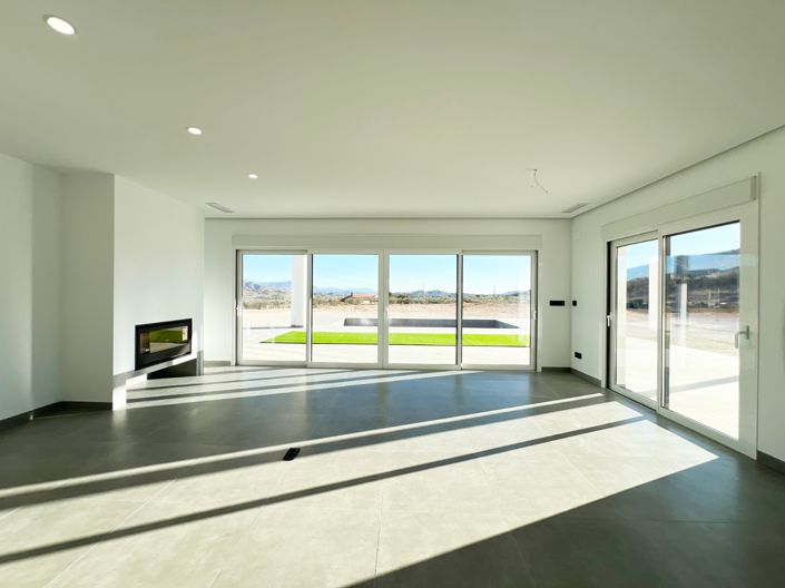 Image No.14-3 Bed Country House for sale