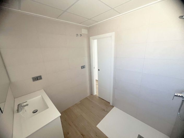 Image No.20-3 Bed Country House for sale