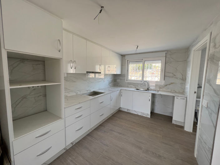 Image No.19-3 Bed Country House for sale