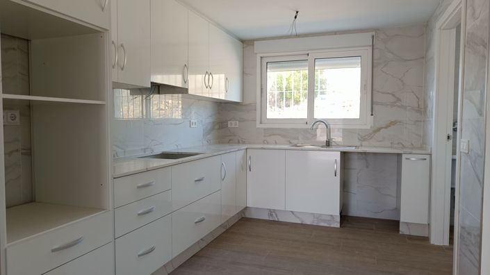 Image No.20-3 Bed Country House for sale