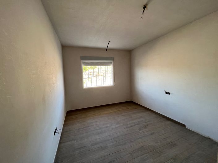 Image No.24-3 Bed Country House for sale