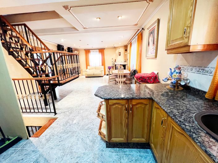 Image No.28-4 Bed Country House for sale