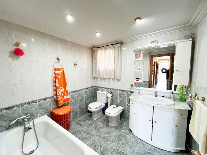 Image No.32-4 Bed Country House for sale