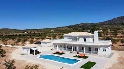 6 Bed Villa for sale