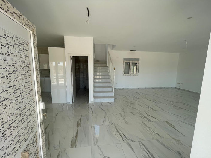 Image No.4-6 Bed Villa for sale