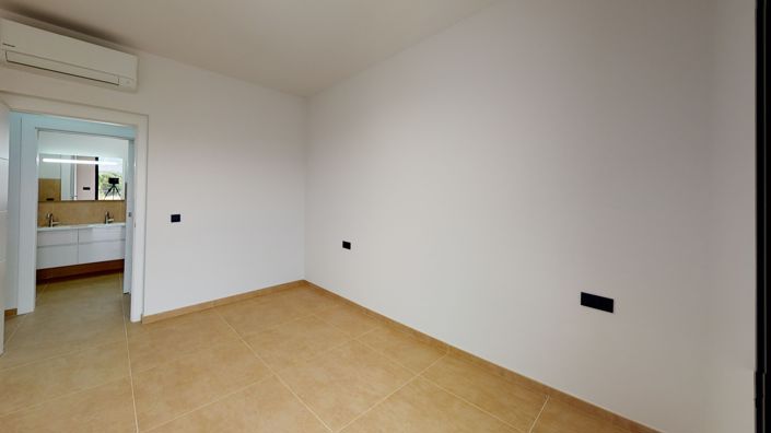 Image No.28-3 Bed Villa for sale