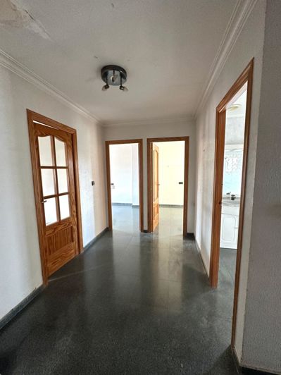 Image No.10-3 Bed Flat for sale