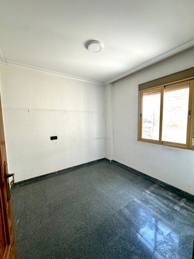 Image No.11-3 Bed Flat for sale