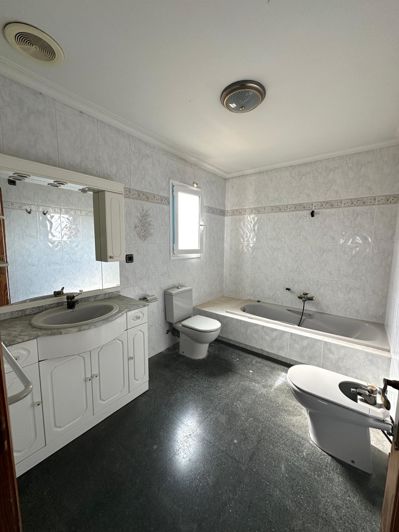 Image No.5-3 Bed Flat for sale