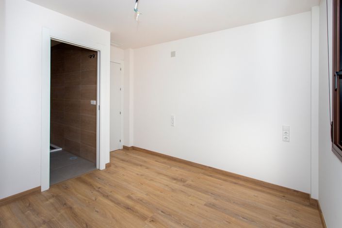 Image No.21-3 Bed Apartment for sale