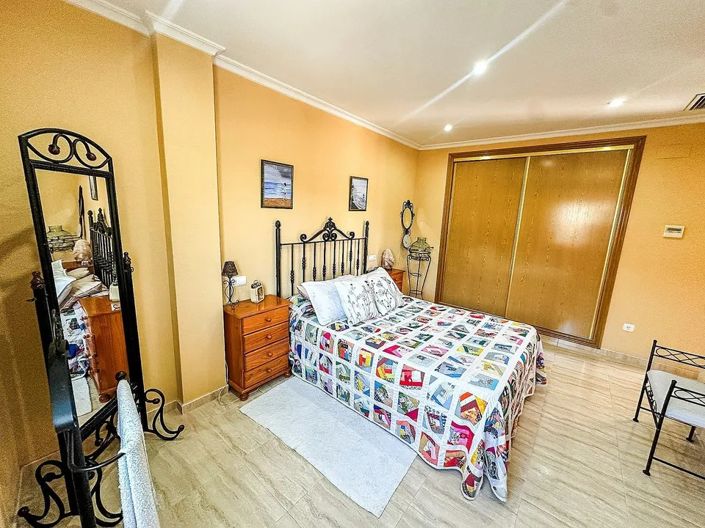 Image No.14-3 Bed Townhouse for sale