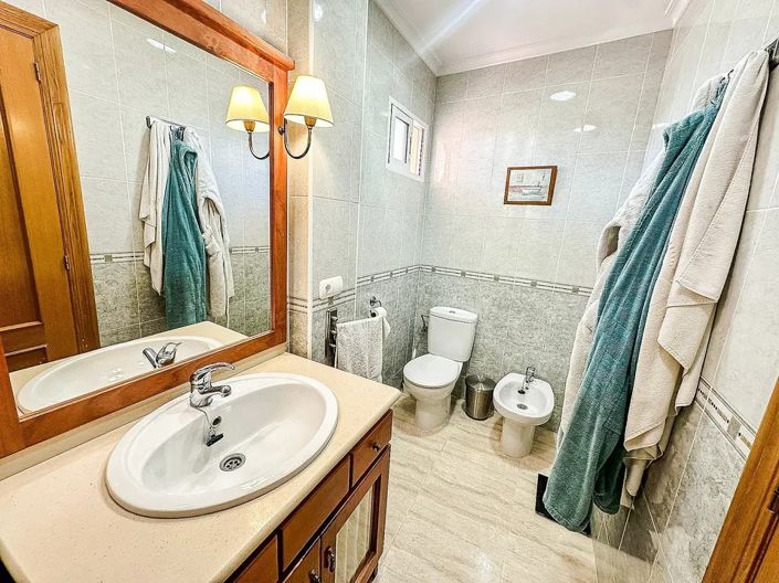 Image No.19-3 Bed Townhouse for sale