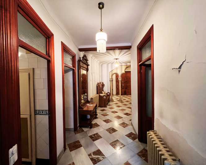 Image No.16-9 Bed Townhouse for sale