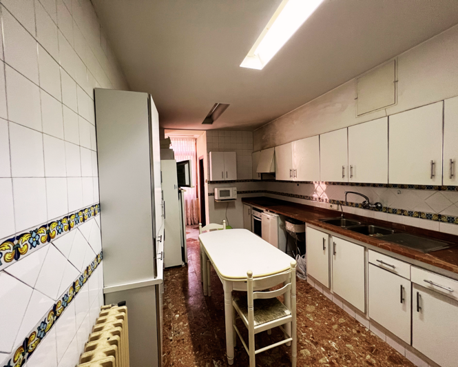 Image No.17-9 Bed Townhouse for sale