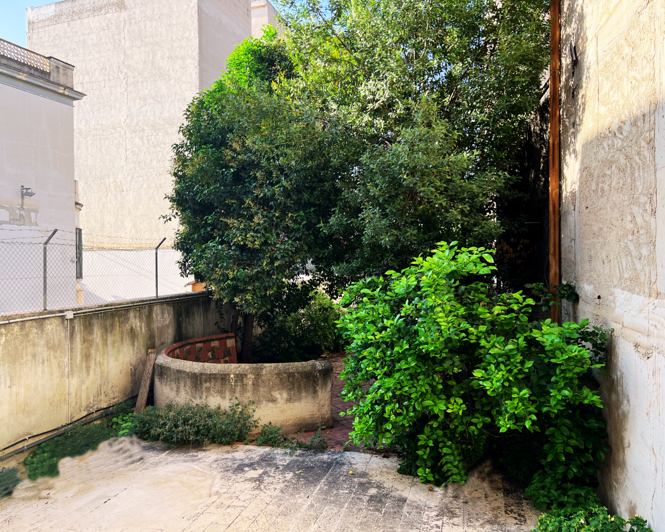 Image No.20-9 Bed Townhouse for sale