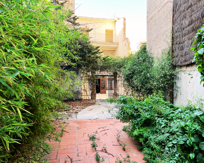 Image No.23-9 Bed Townhouse for sale