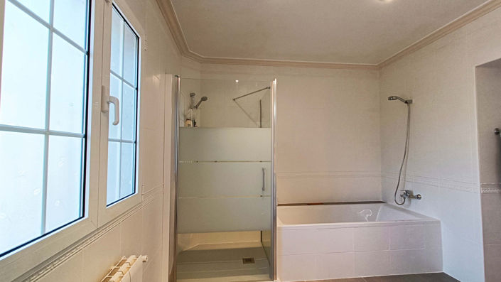 Image No.36-5 Bed Country House for sale