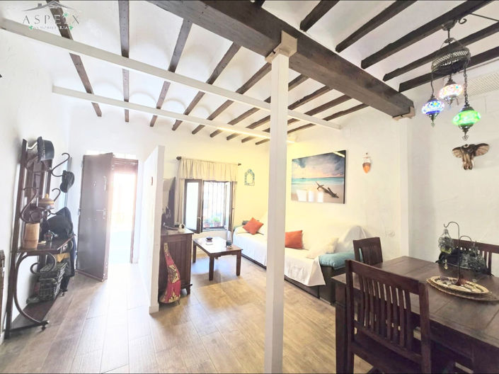 Image No.1-4 Bed Townhouse for sale