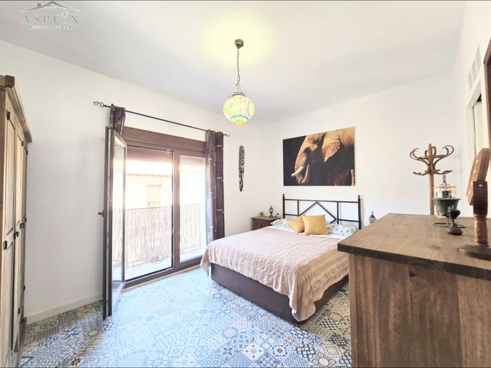 Image No.10-4 Bed Townhouse for sale