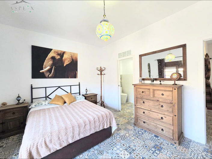 Image No.11-4 Bed Townhouse for sale