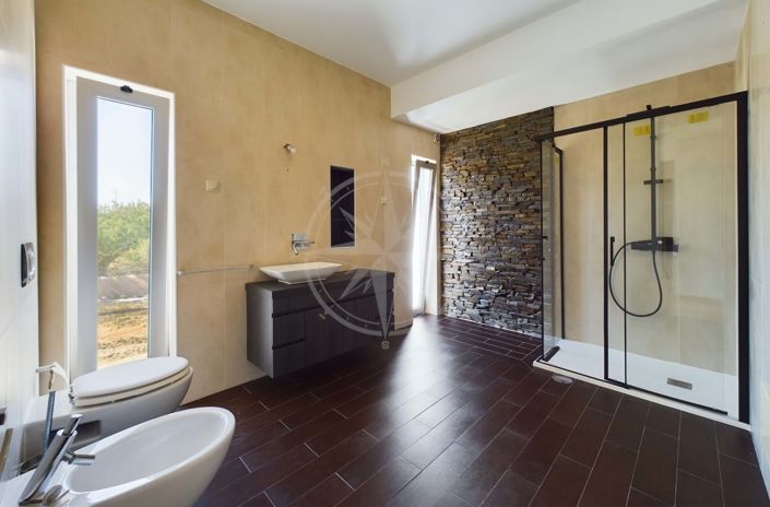 Image No.12-5 Bed Villa for sale