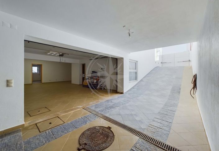 Image No.18-5 Bed Villa for sale