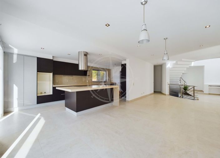 Image No.5-5 Bed Villa for sale